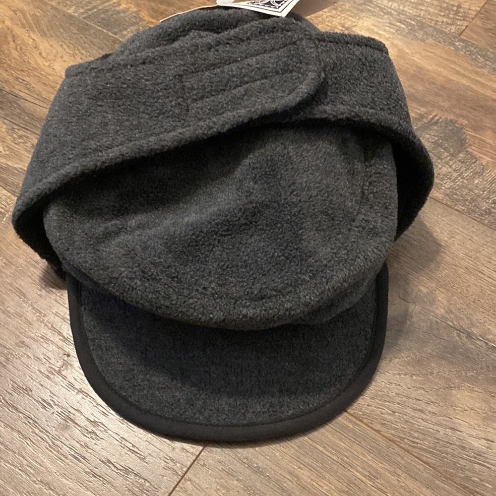 NWT trapper hat size small​​